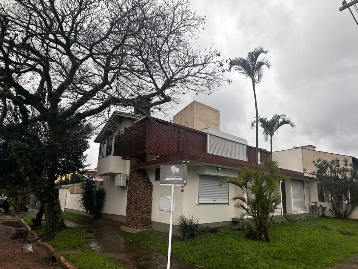 Casa à venda com 367m², 3 quartos, 2 suítes, 3 vagas no bairro Ipanema em Porto Alegre - Foto 1