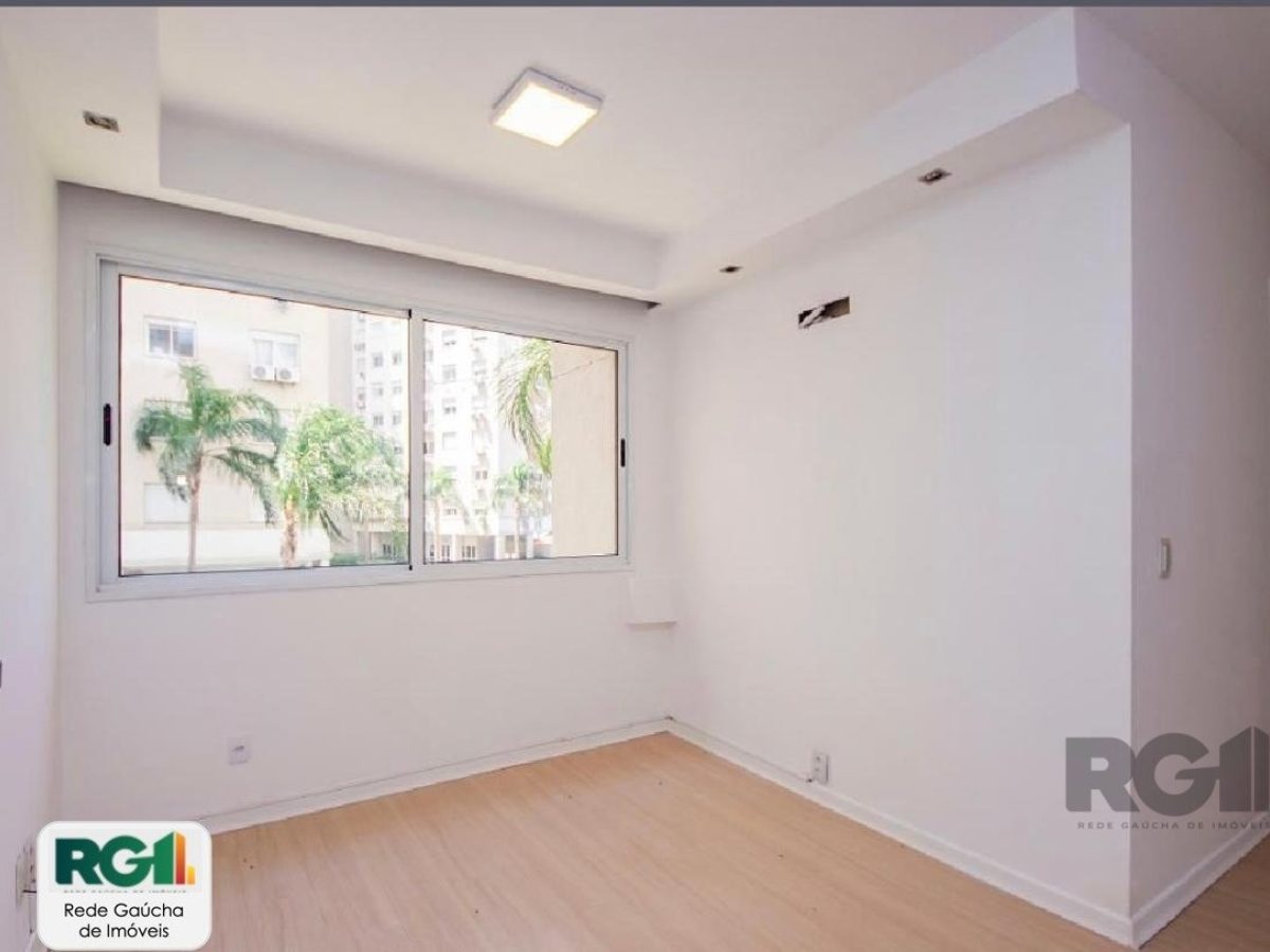 Apartamento à venda com 69m², 3 quartos, 1 suíte, 1 vaga no bairro Vila Ipiranga em Porto Alegre - Foto 1