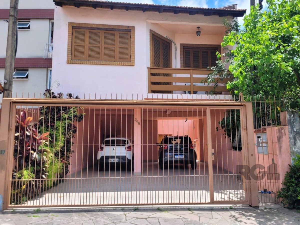 Casa à venda com 220m², 4 quartos, 2 vagas no bairro Partenon em Porto Alegre - Foto 1