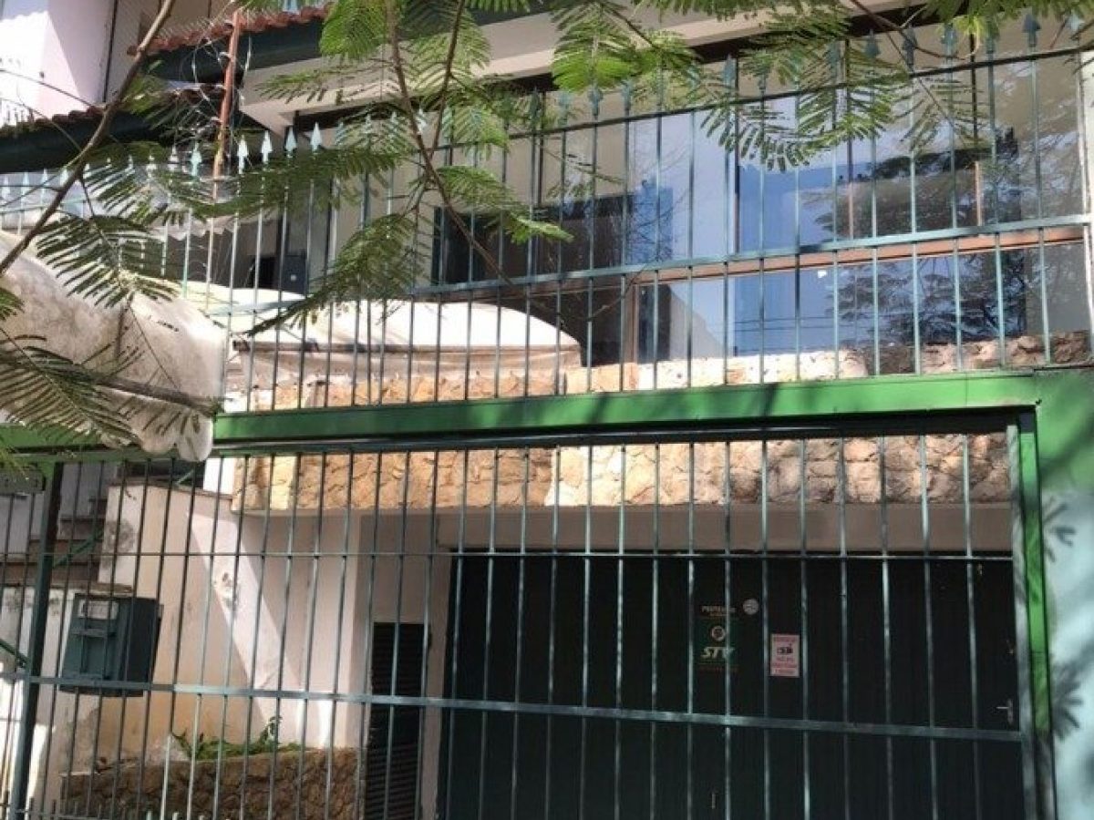 Casa à venda com 417m², 4 quartos, 2 suítes, 1 vaga no bairro Jardim Lindóia em Porto Alegre - Foto 1