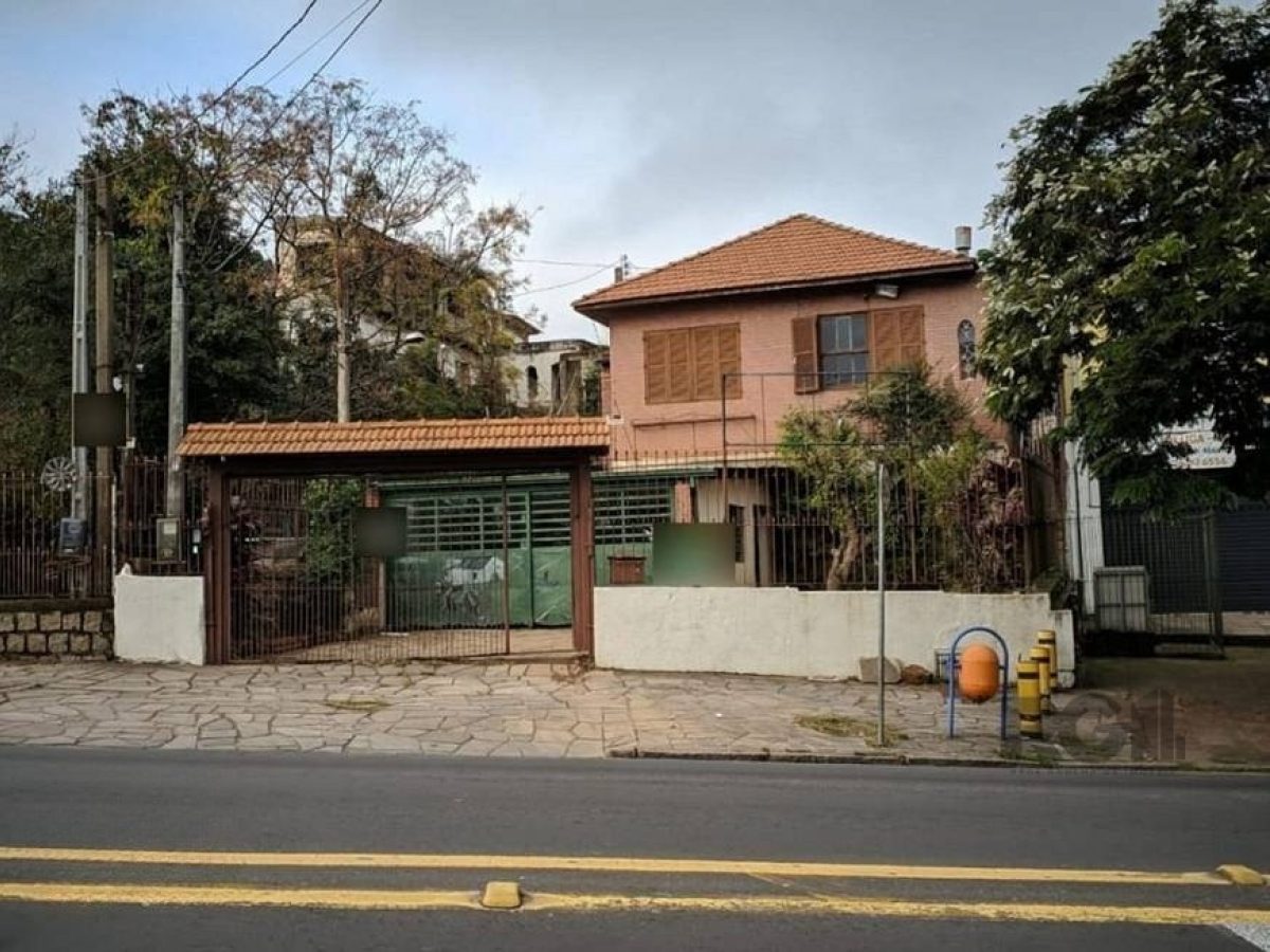 Casa à venda com 200m², 5 quartos, 1 suíte, 4 vagas no bairro Glória em Porto Alegre - Foto 1