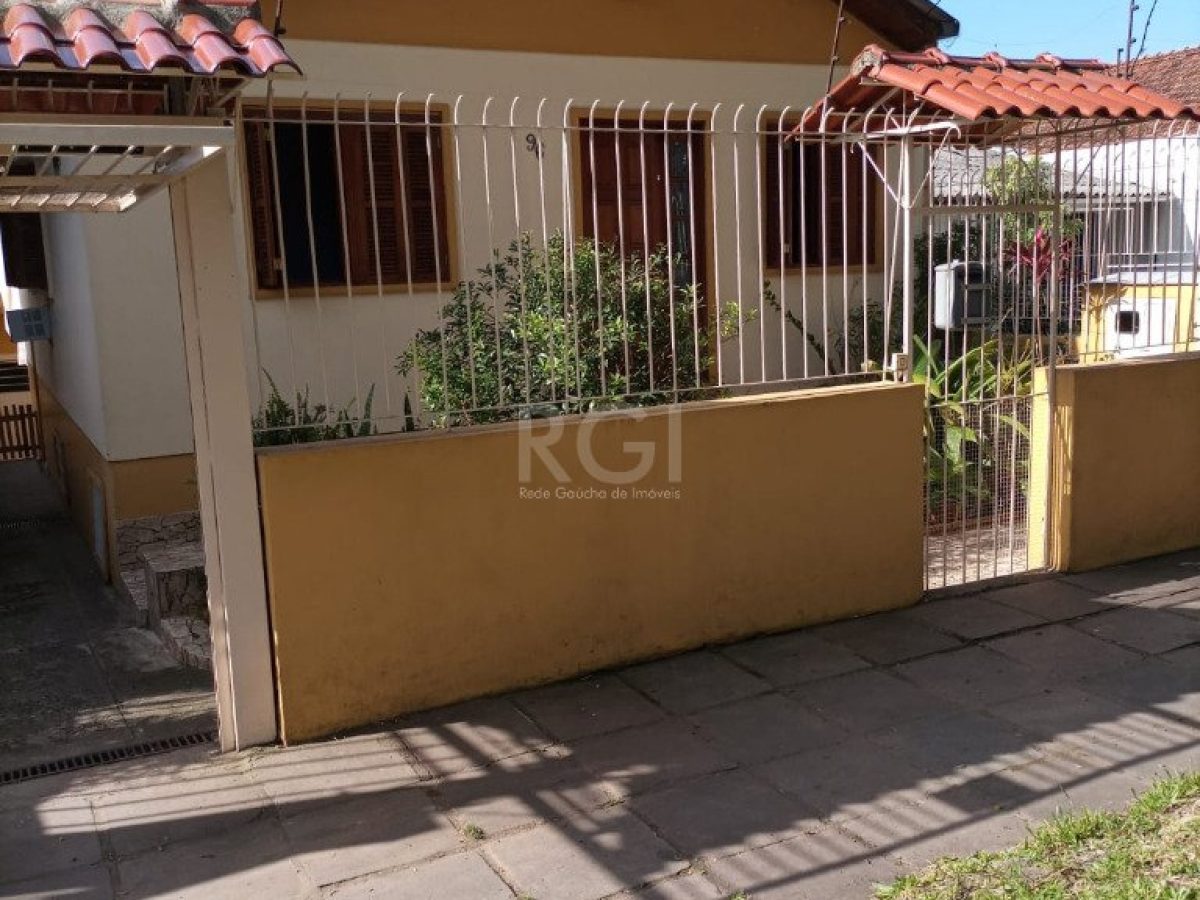 Casa à venda com 200m², 4 quartos, 2 vagas no bairro Vila Ipiranga em Porto Alegre - Foto 1