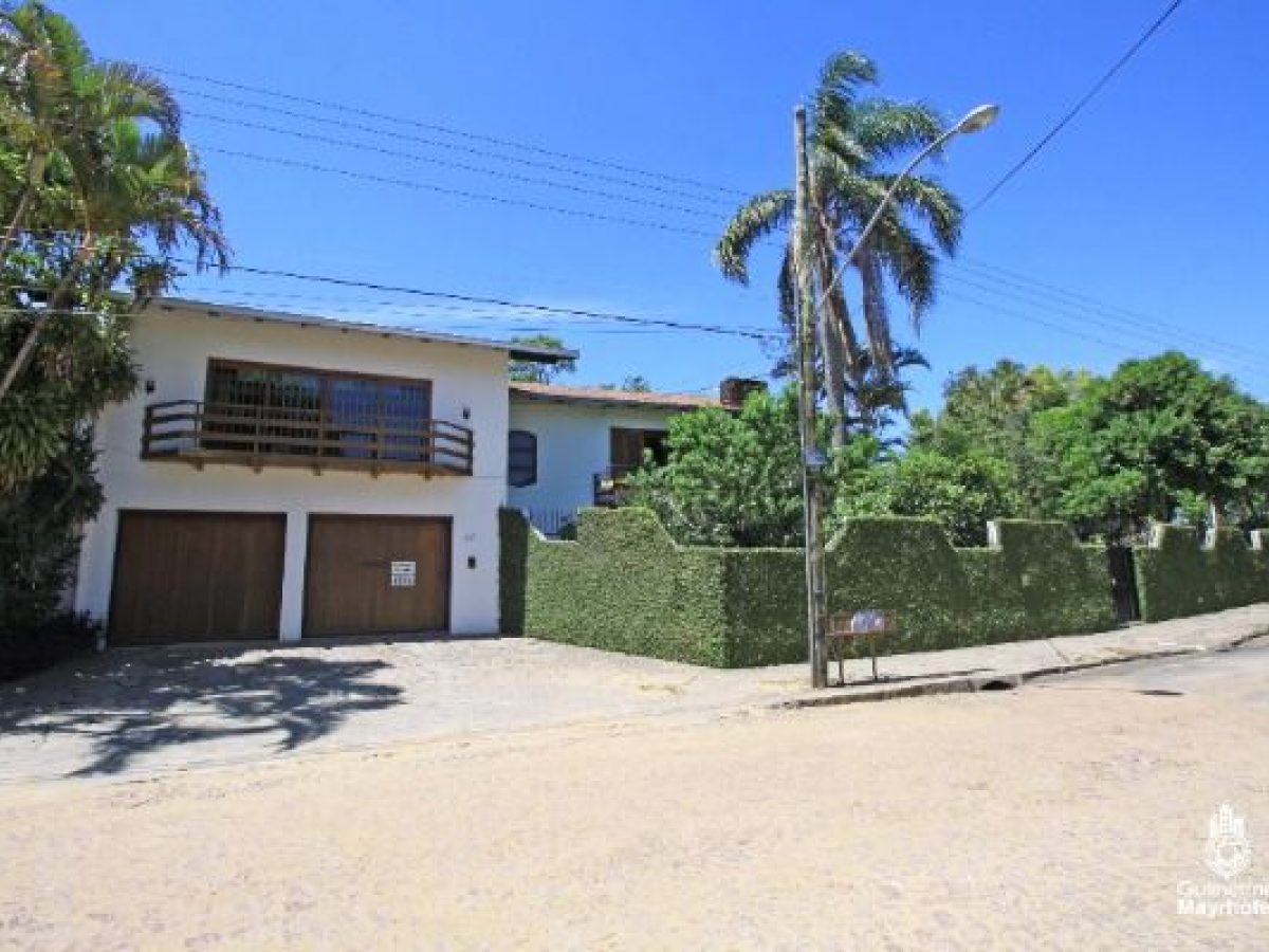 Casa à venda com 200m², 3 quartos, 1 suíte, 4 vagas no bairro Ipanema em Porto Alegre - Foto 1