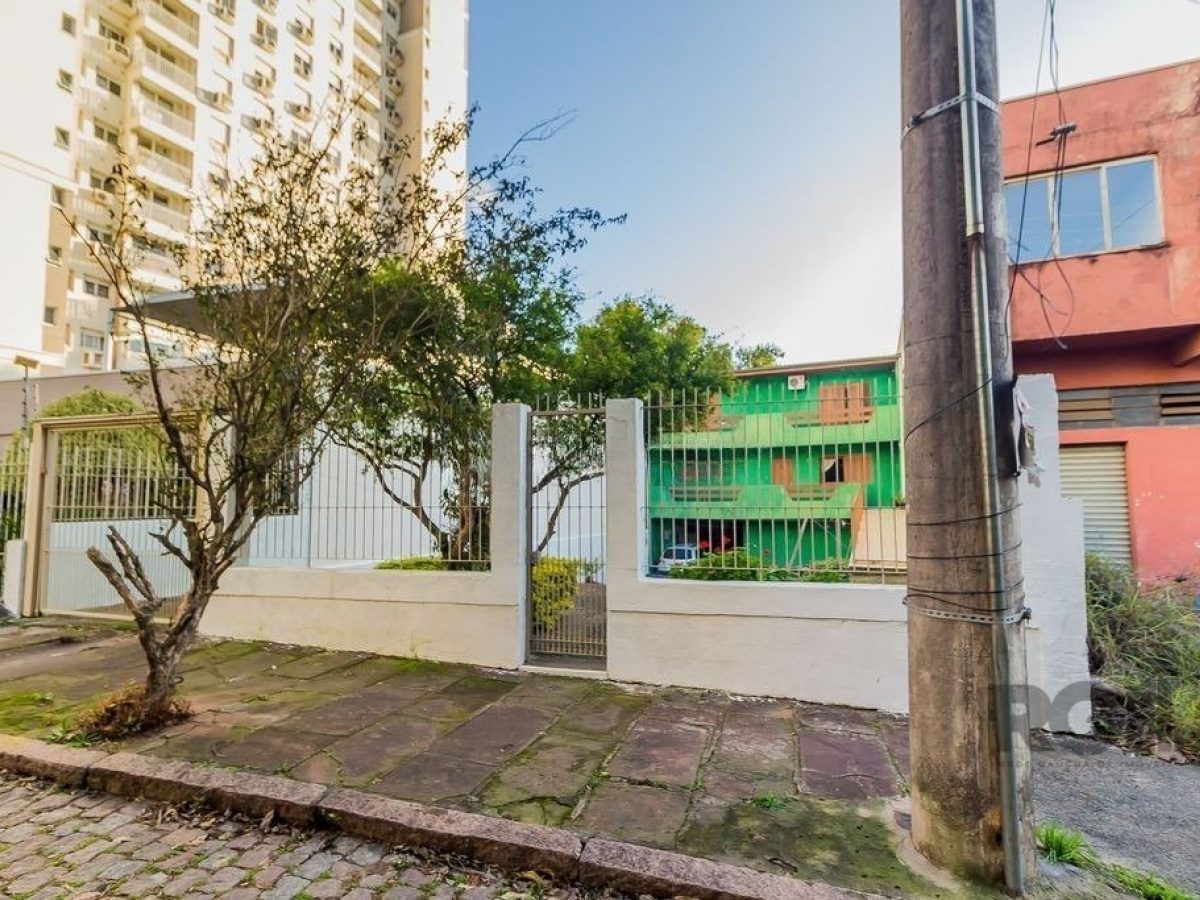 Casa à venda com 242m², 5 quartos, 6 vagas no bairro Cristo Redentor em Porto Alegre - Foto 1