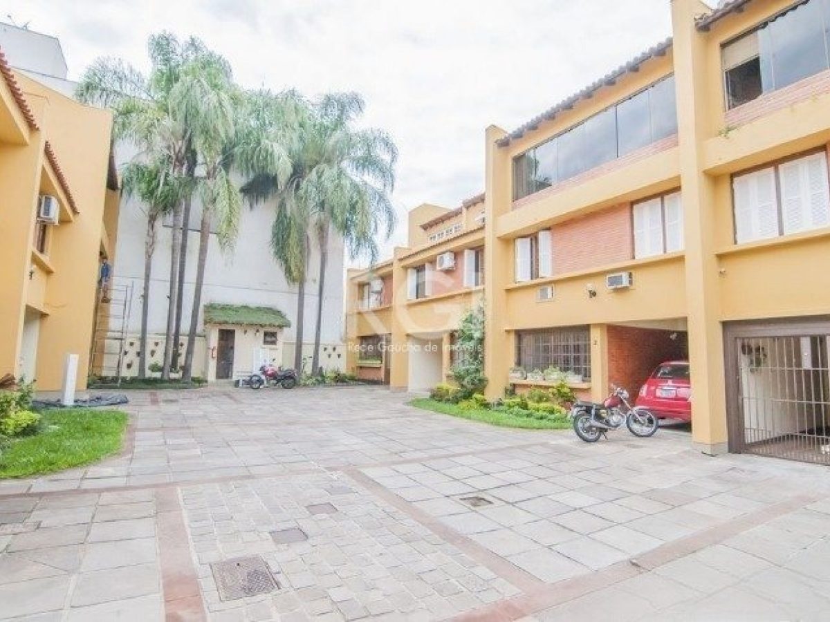 Casa Condominio à venda com 117m², 3 quartos, 1 suíte, 2 vagas no bairro Medianeira em Porto Alegre - Foto 1