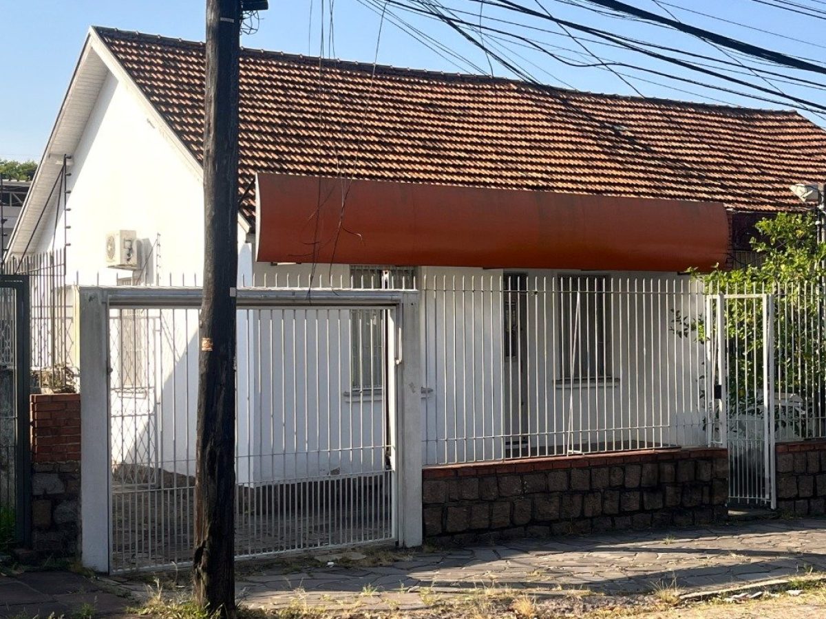 Casa à venda com 196m², 4 quartos, 6 vagas no bairro Passo d'Areia em Porto Alegre - Foto 1