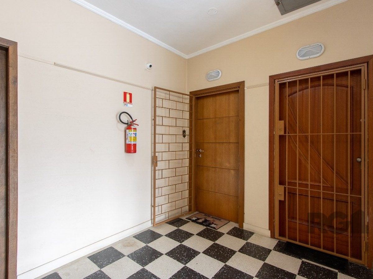 Apartamento à venda com 67m², 2 quartos no bairro Medianeira em Porto Alegre - Foto 1