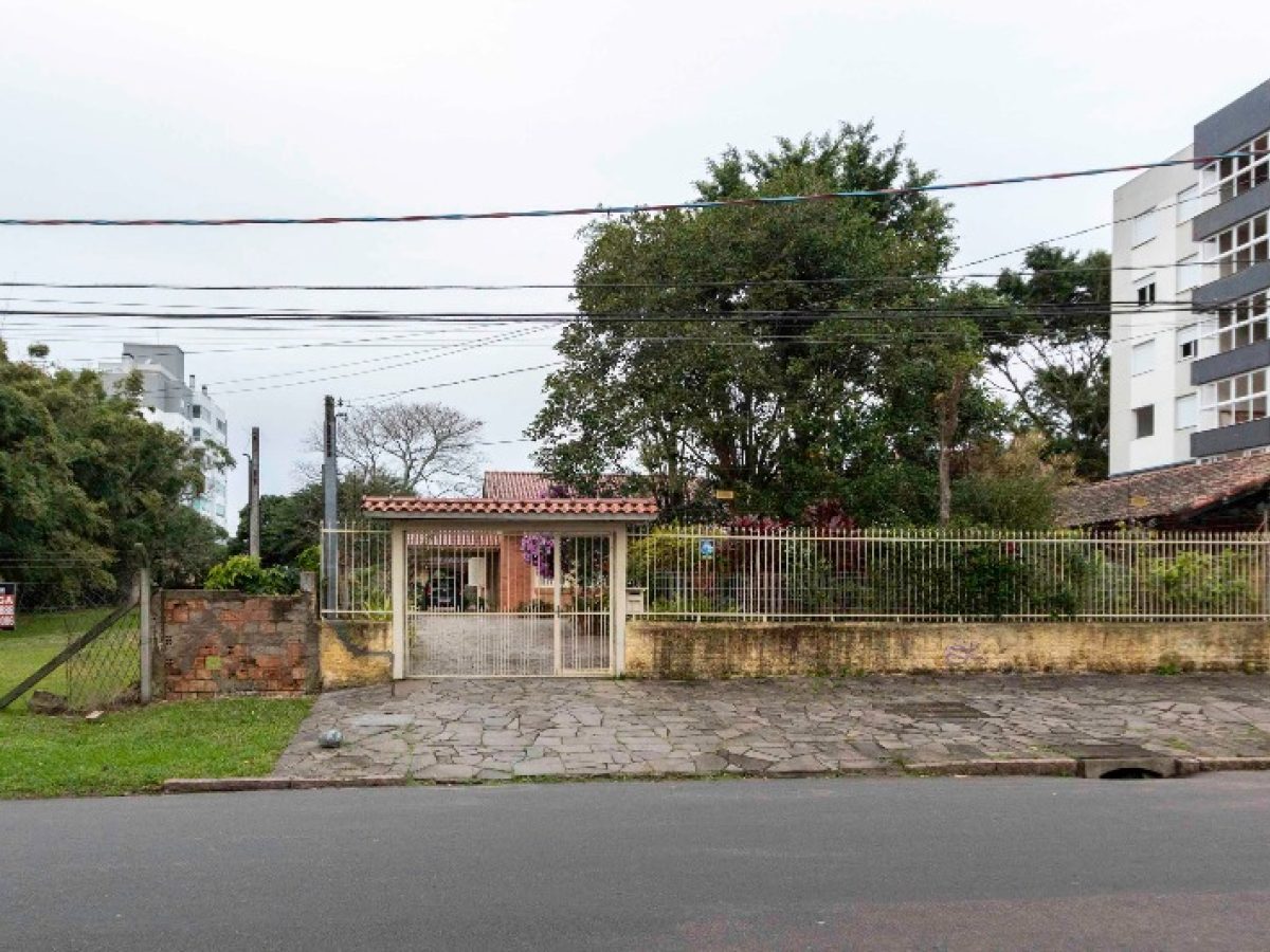 Casa à venda com 231m², 4 quartos, 1 suíte, 3 vagas no bairro Tristeza em Porto Alegre - Foto 1