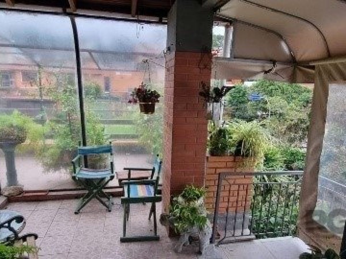 Casa à venda com 360m², 4 quartos, 2 suítes, 5 vagas no bairro Chácara das Pedras em Porto Alegre - Foto 1