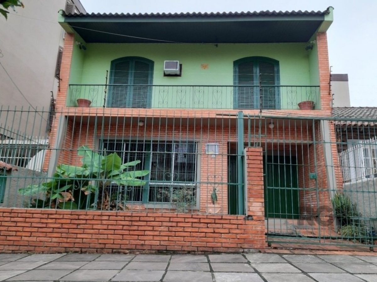 Casa à venda com 130m², 3 quartos, 1 suíte, 5 vagas no bairro Jardim Botânico em Porto Alegre - Foto 1