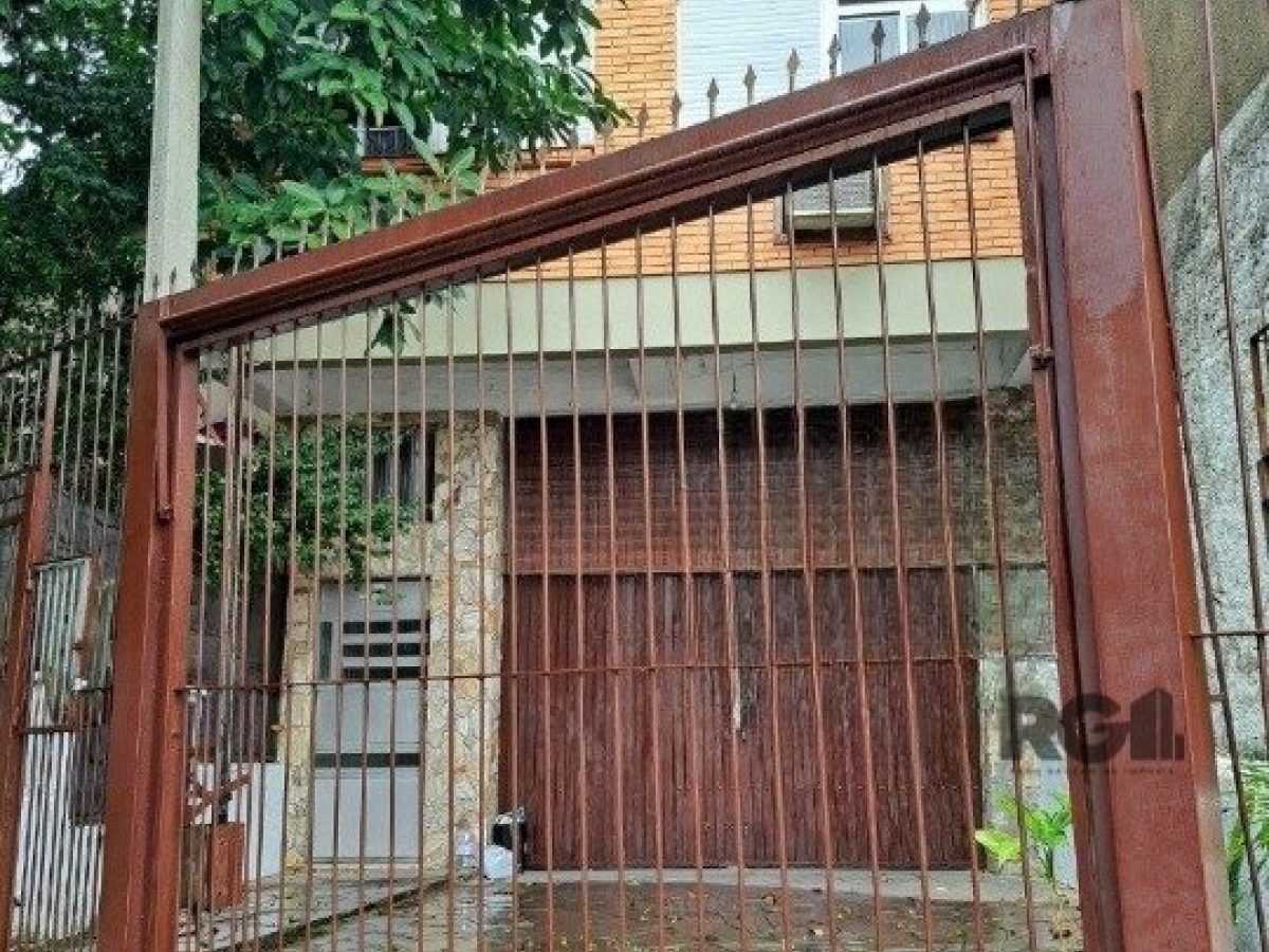 Casa à venda com 190m², 3 quartos, 4 vagas no bairro São Geraldo em Porto Alegre - Foto 1