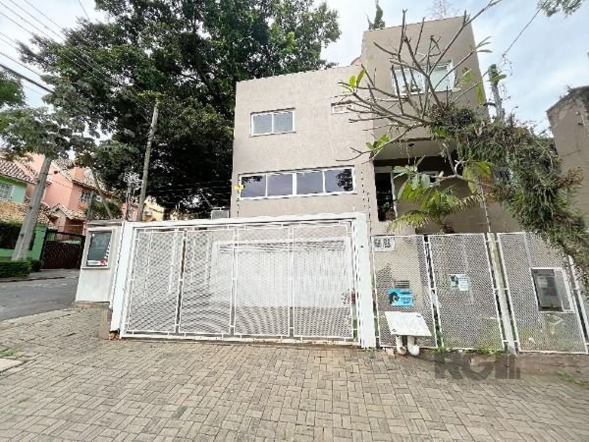 Casa à venda com 283m², 3 quartos, 1 suíte, 4 vagas no bairro Tristeza em Porto Alegre - Foto 1