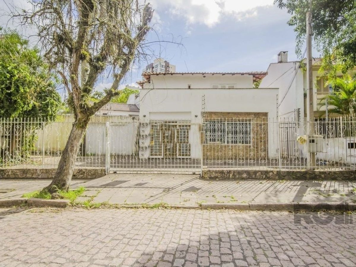 Casa à venda com 250m², 4 quartos, 1 suíte, 8 vagas no bairro Passo d'Areia em Porto Alegre - Foto 1