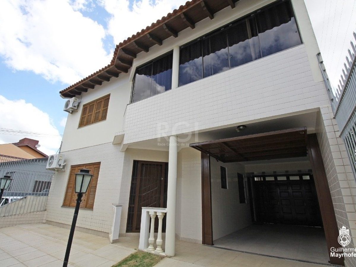 Casa à venda com 246m², 3 quartos, 2 suítes, 3 vagas no bairro Vila Ipiranga em Porto Alegre - Foto 1