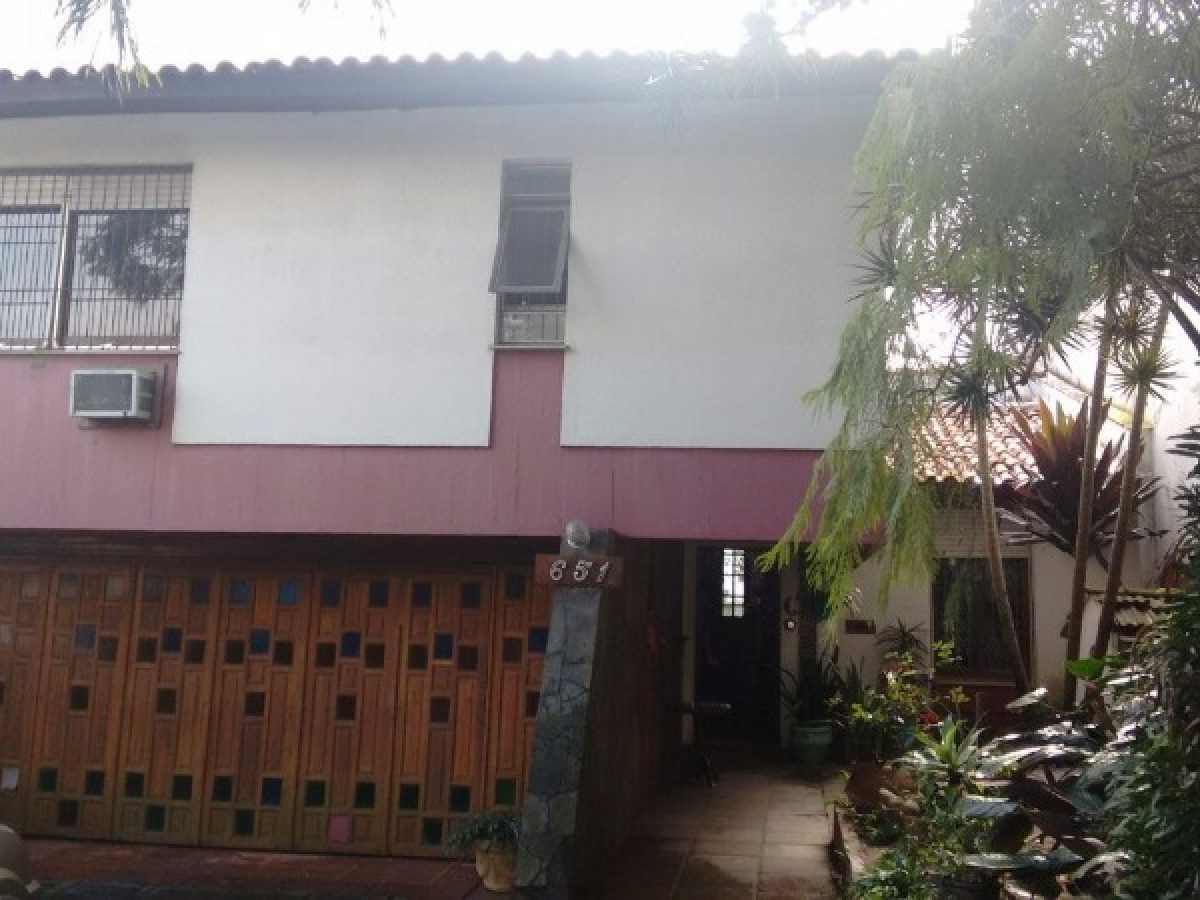 Casa à venda com 320m², 3 quartos, 1 suíte, 4 vagas no bairro Cristal em Porto Alegre - Foto 1