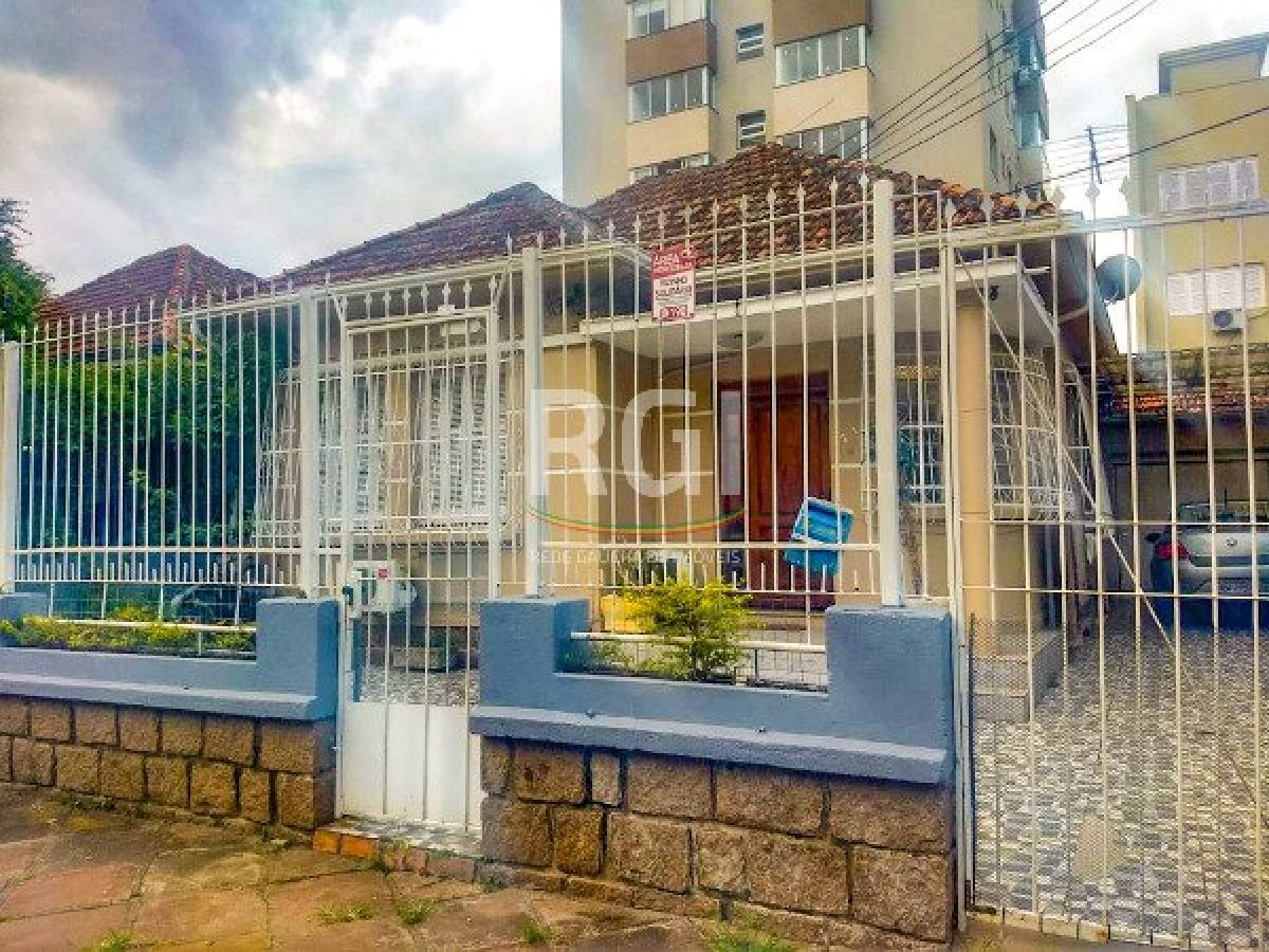 Casa à venda com 119m², 3 quartos, 1 suíte, 2 vagas no bairro Azenha em Porto Alegre - Foto 1