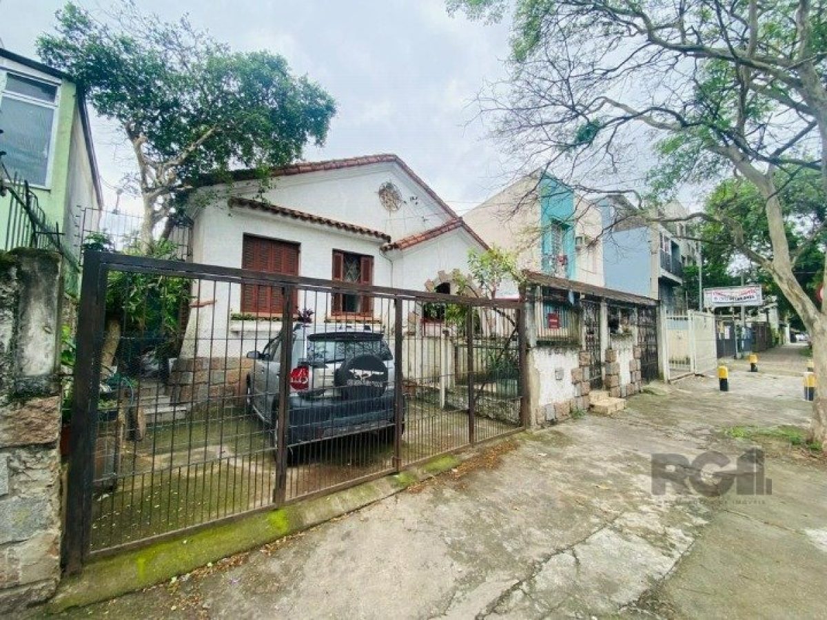 Casa à venda com 300m², 3 quartos, 5 vagas no bairro Santana em Porto Alegre - Foto 1