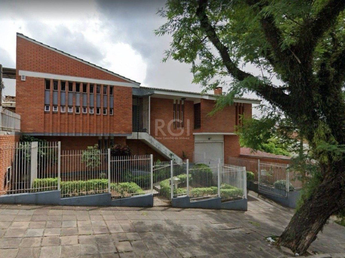 Casa à venda com 350m², 3 quartos, 2 suítes, 5 vagas no bairro Santo Antônio em Porto Alegre - Foto 1