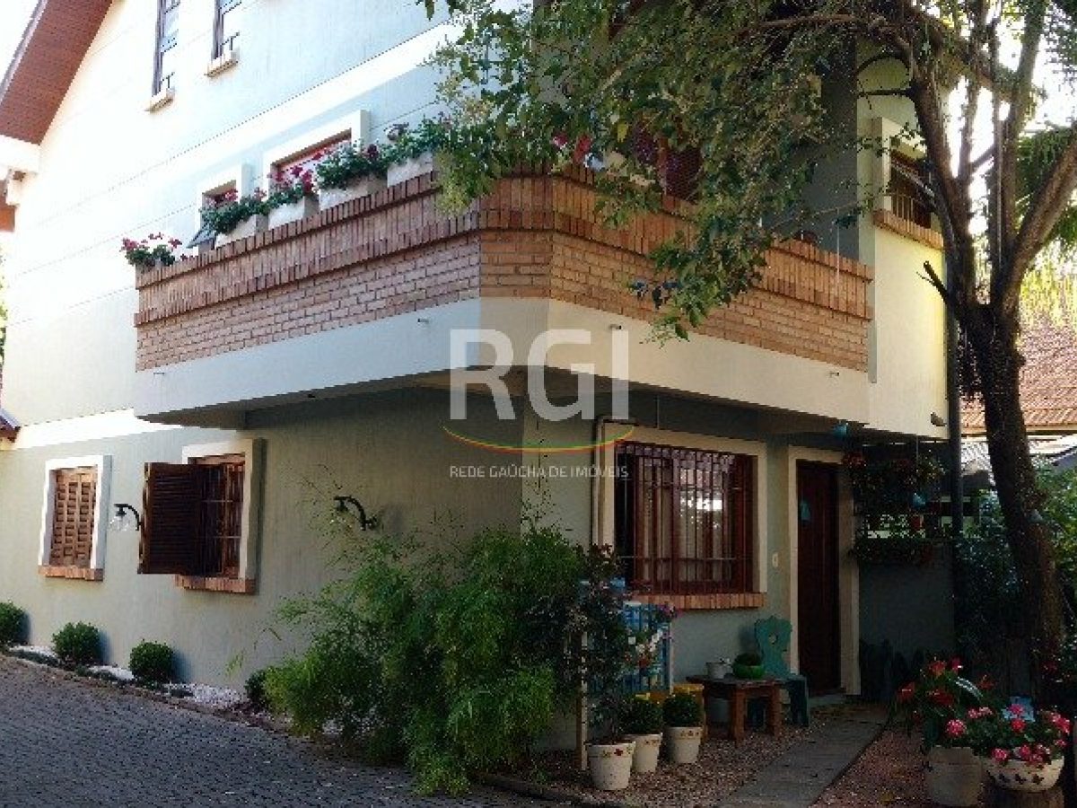 Casa à venda com 240m², 3 quartos, 1 suíte, 2 vagas no bairro Ipanema em Porto Alegre - Foto 1