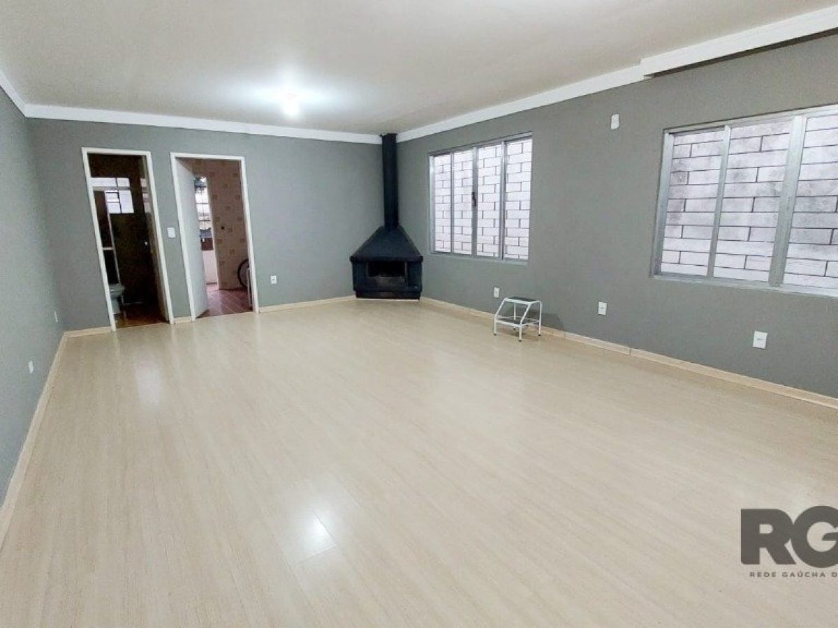 Casa à venda com 200m², 3 quartos, 1 suíte, 3 vagas no bairro Azenha em Porto Alegre - Foto 1