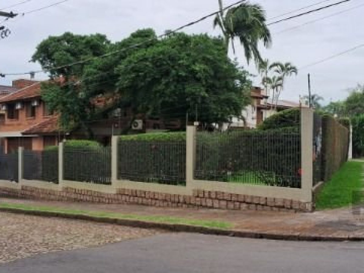 Casa à venda com 228m², 3 quartos, 1 suíte, 4 vagas no bairro Ipanema em Porto Alegre - Foto 1