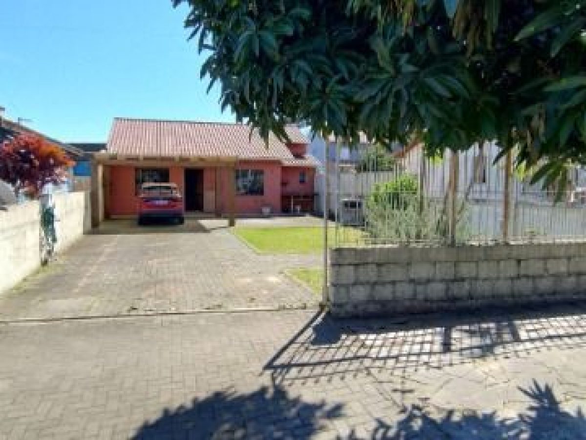 Casa à venda com 85m², 2 quartos, 1 suíte, 2 vagas no bairro Tristeza em Porto Alegre - Foto 1