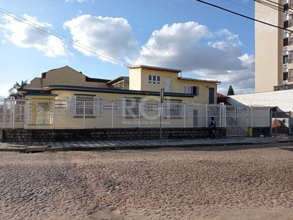 Casa à venda com 200m², 4 quartos, 4 vagas no bairro Passo d'Areia em Porto Alegre - Foto 1