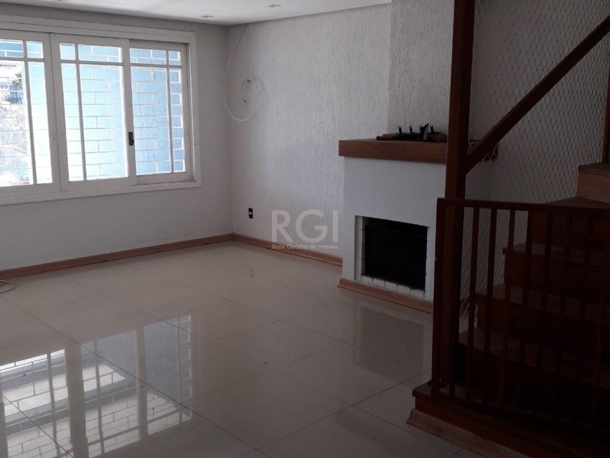 Casa à venda com 205m², 2 quartos, 1 suíte, 2 vagas no bairro Ipanema em Porto Alegre - Foto 1