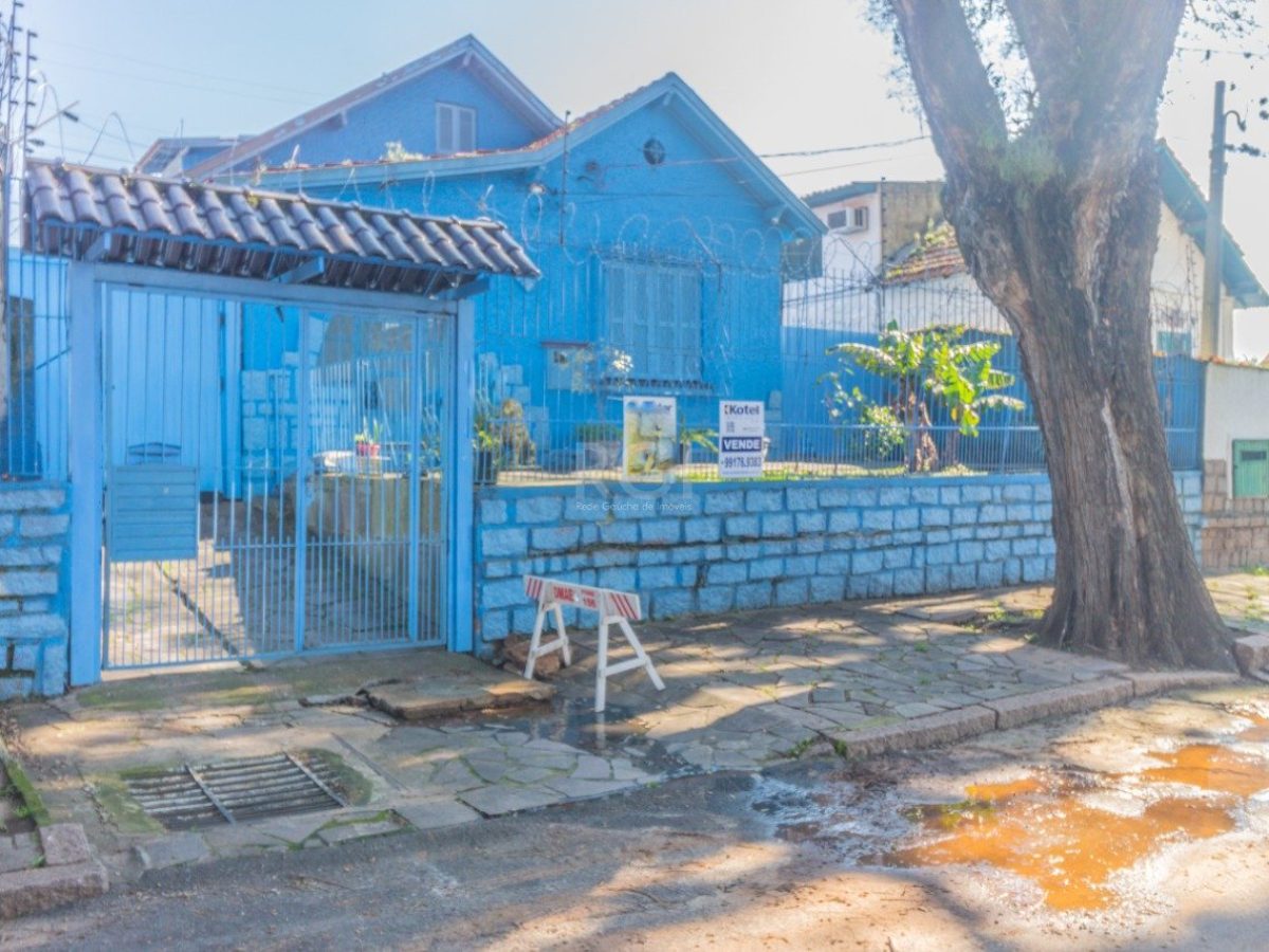 Casa à venda com 165m², 3 quartos, 4 vagas no bairro Santa Tereza em Porto Alegre - Foto 1