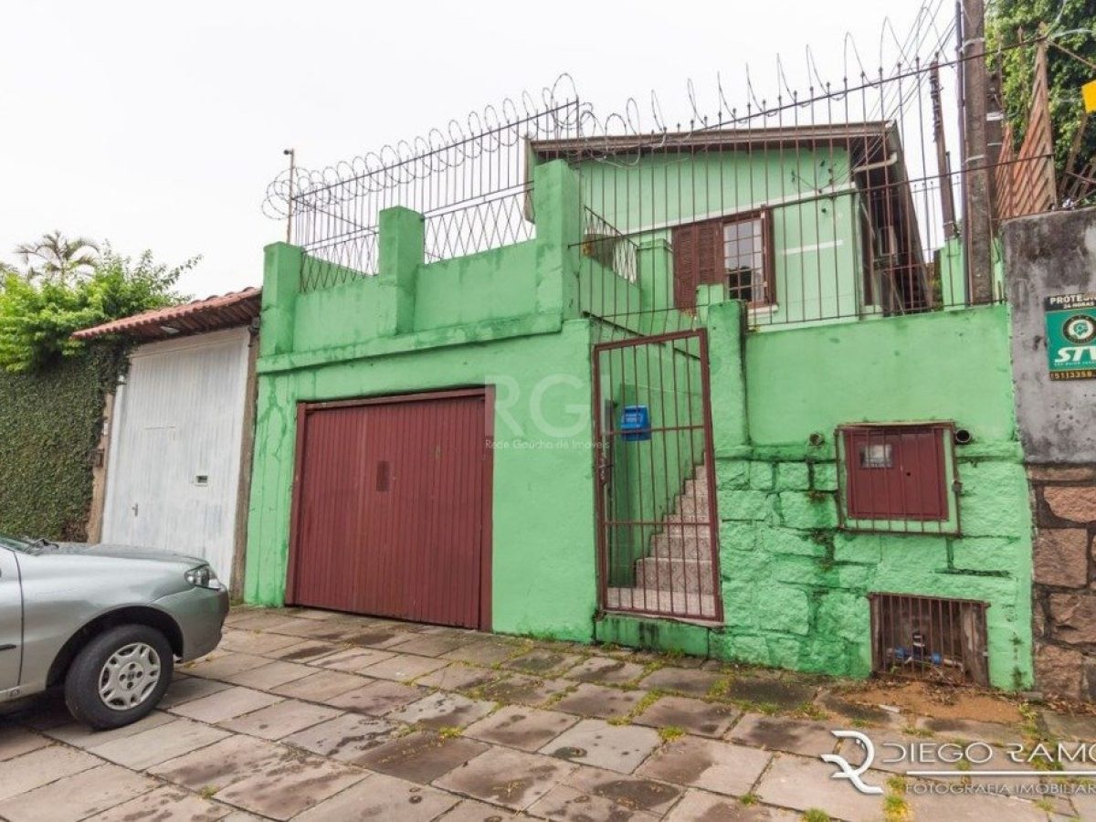 Casa à venda com 120m², 4 quartos, 1 vaga no bairro Medianeira em Porto Alegre - Foto 1