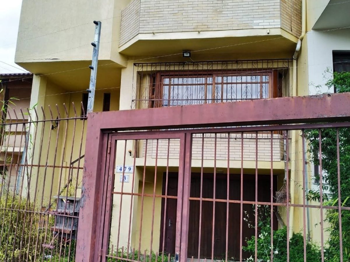 Casa à venda com 220m², 3 quartos, 1 suíte, 4 vagas no bairro Ipanema em Porto Alegre - Foto 1