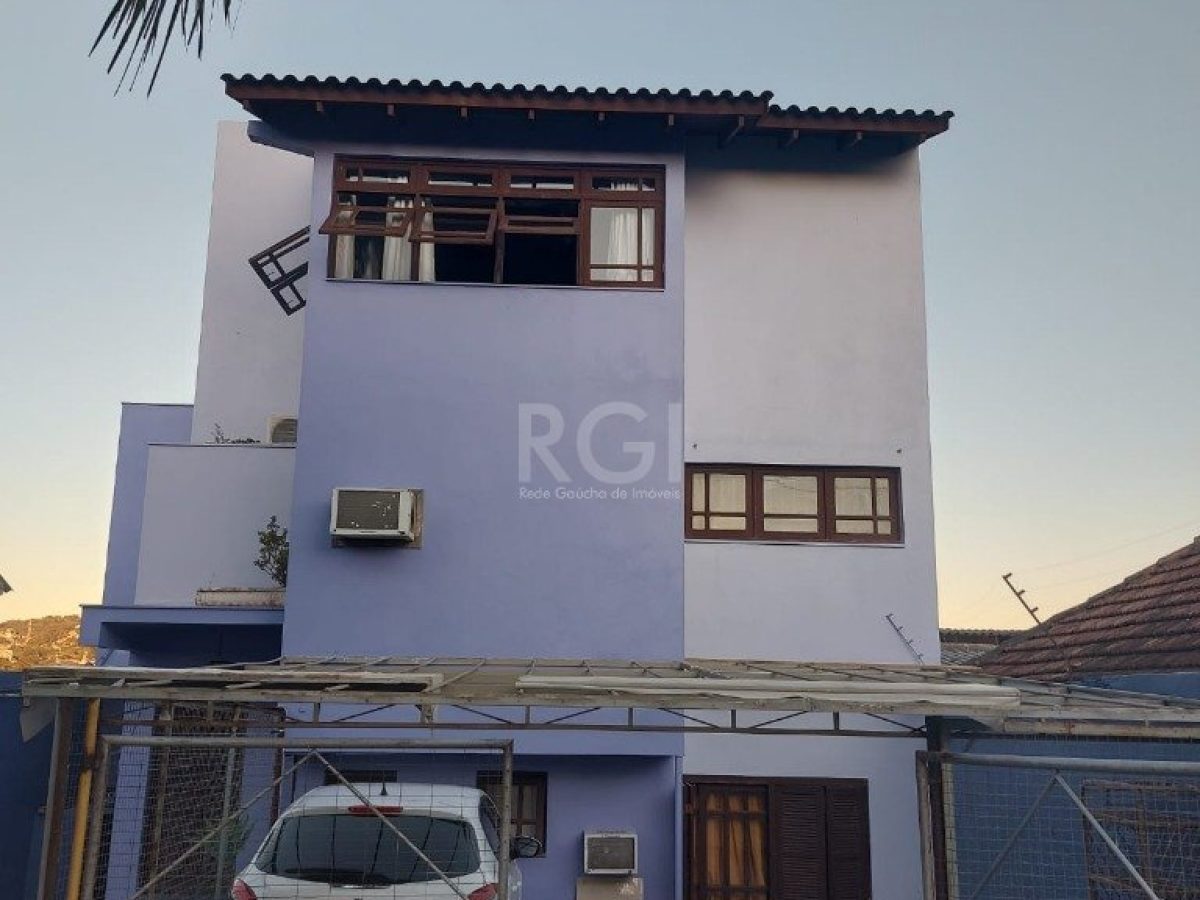 Casa à venda com 244m², 5 quartos, 3 suítes, 6 vagas no bairro Cristal em Porto Alegre - Foto 1