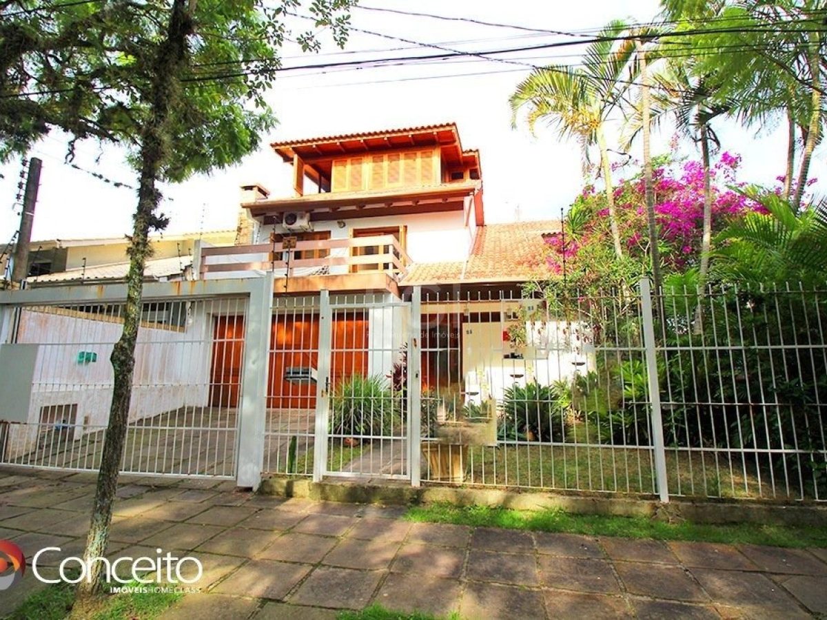 Casa à venda com 226m², 3 quartos, 3 suítes, 3 vagas no bairro Ipanema em Porto Alegre - Foto 1