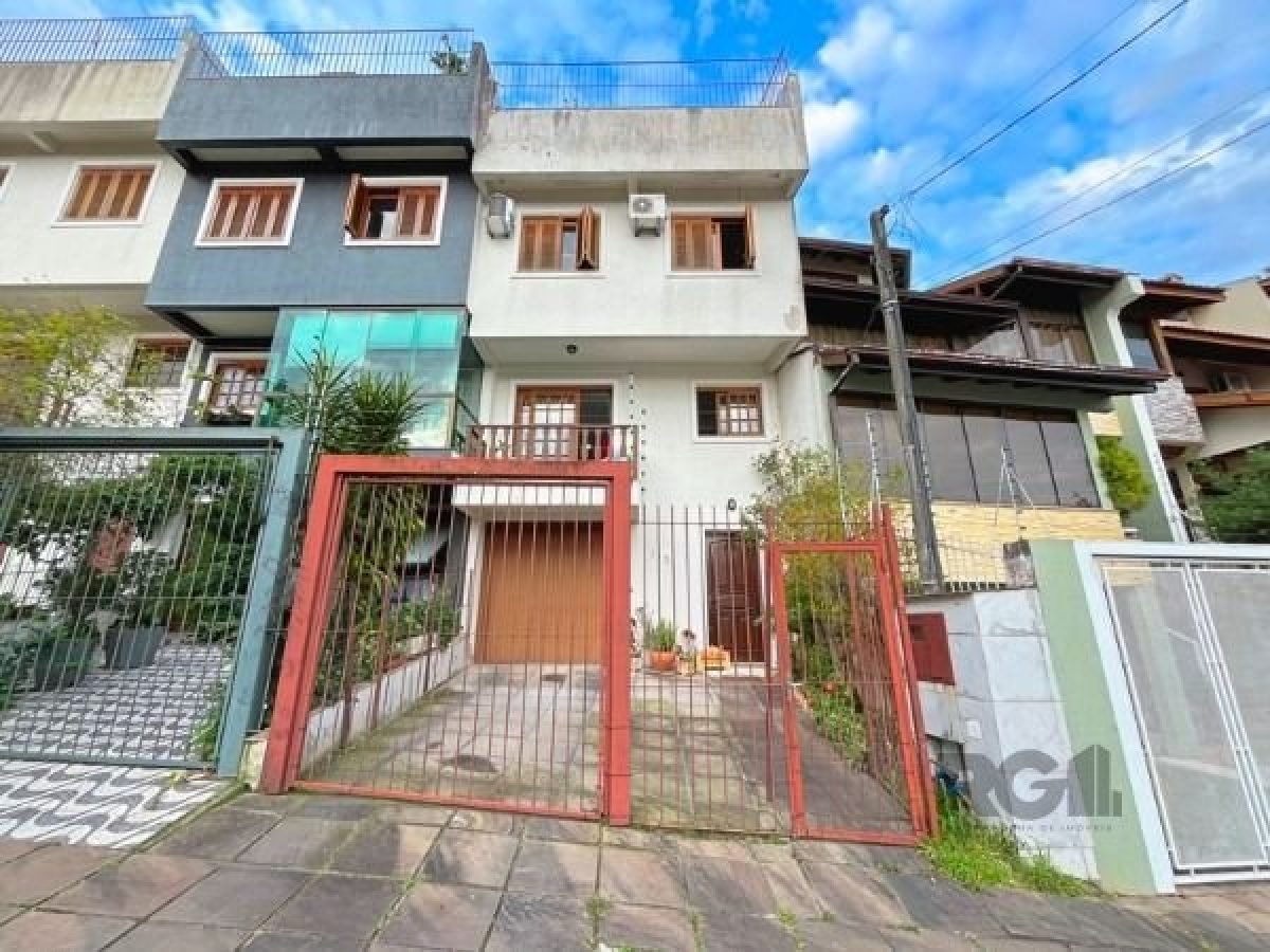 Casa à venda com 212m², 3 quartos, 1 suíte, 3 vagas no bairro Ipanema em Porto Alegre - Foto 1