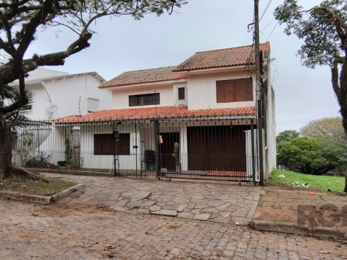 Casa à venda com 352m², 6 quartos, 1 suíte, 3 vagas no bairro Santa Tereza em Porto Alegre - Foto 1