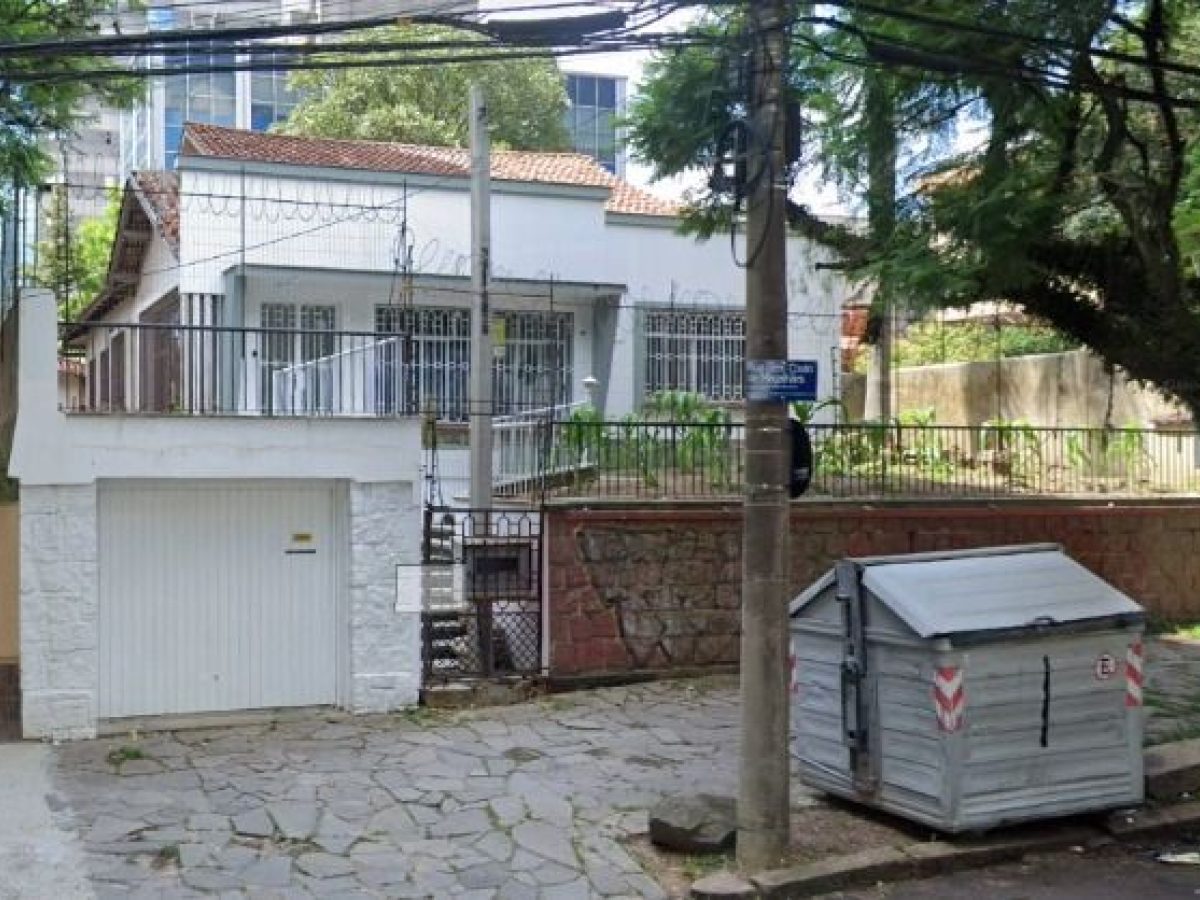 Casa à venda com 229m², 4 quartos, 1 suíte, 2 vagas no bairro Higienópolis em Porto Alegre - Foto 1