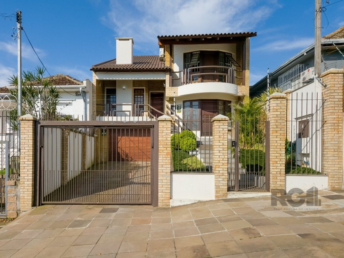 Casa à venda com 260m², 4 quartos, 2 suítes, 3 vagas no bairro Glória em Porto Alegre - Foto 1