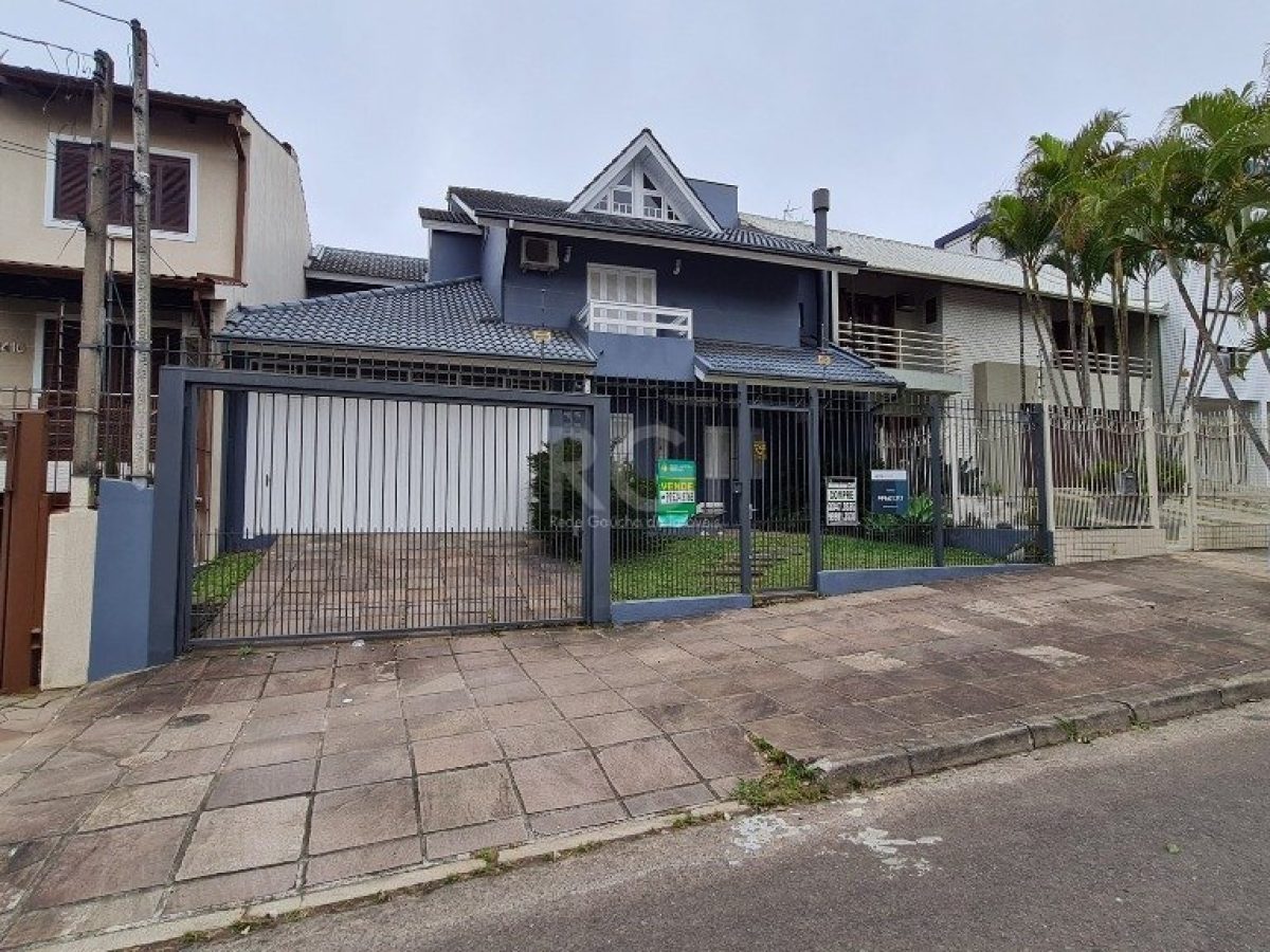 Casa à venda com 378m², 3 quartos, 1 suíte, 4 vagas no bairro Jardim Itu em Porto Alegre - Foto 1