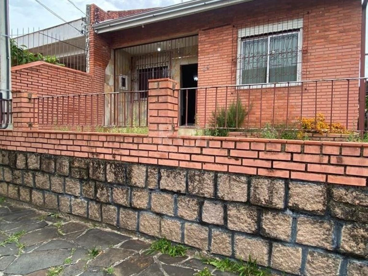 Casa à venda com 67m², 2 quartos, 2 vagas no bairro Passo d'Areia em Porto Alegre - Foto 1