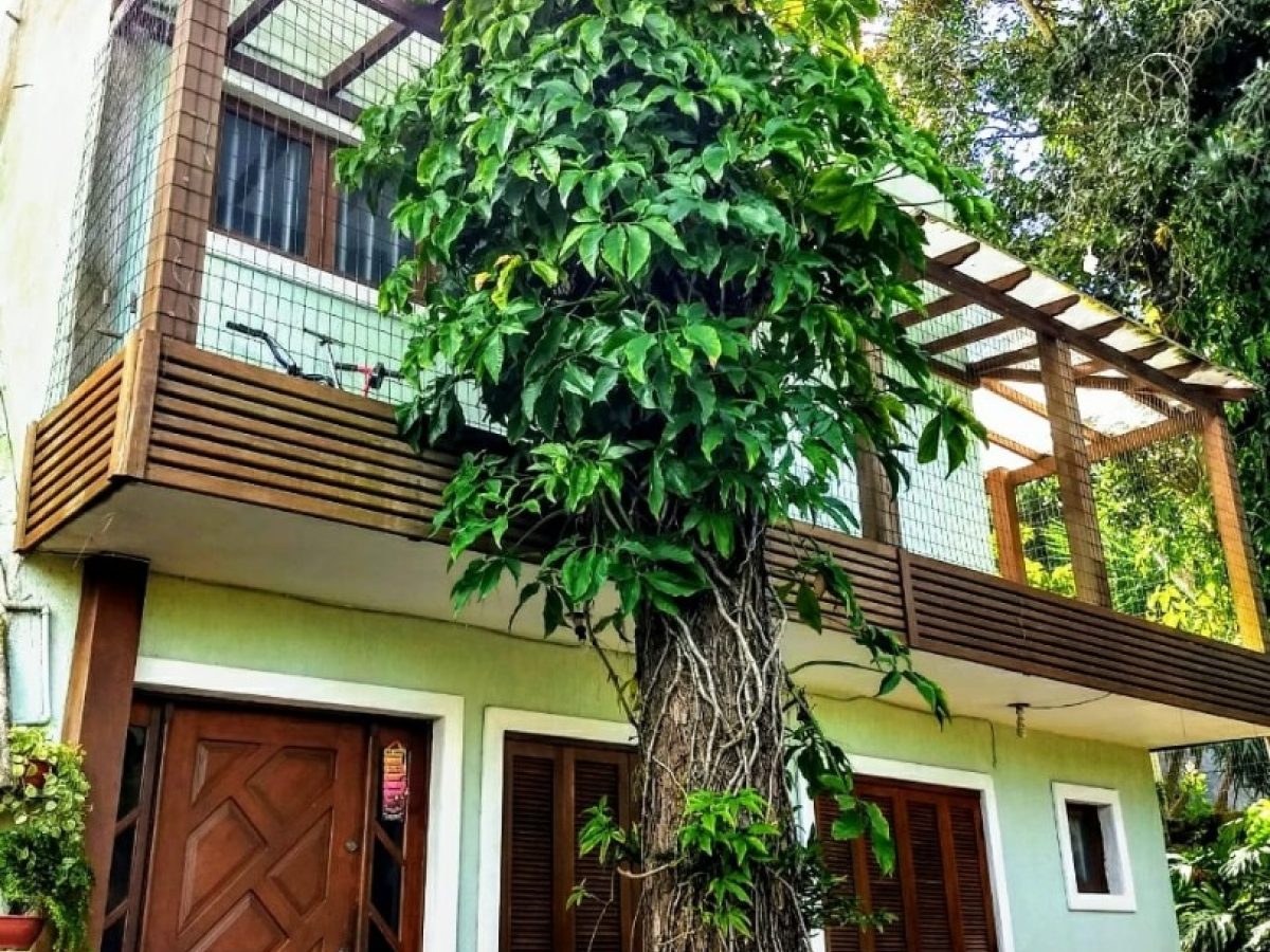 Casa à venda com 200m², 4 quartos, 1 suíte, 4 vagas no bairro Ipanema em Porto Alegre - Foto 1