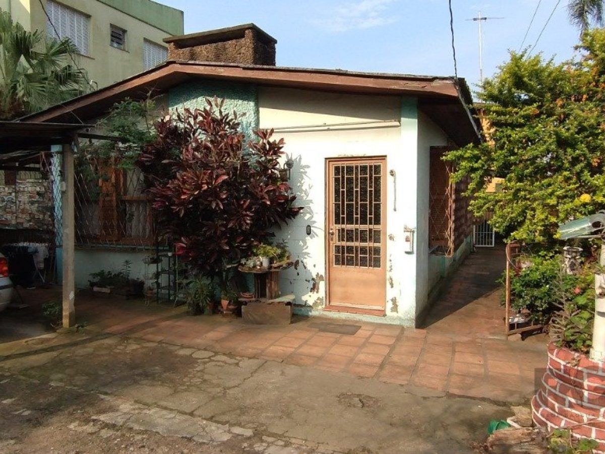 Casa à venda com 150m², 3 quartos, 1 suíte, 3 vagas no bairro Cristal em Porto Alegre - Foto 1