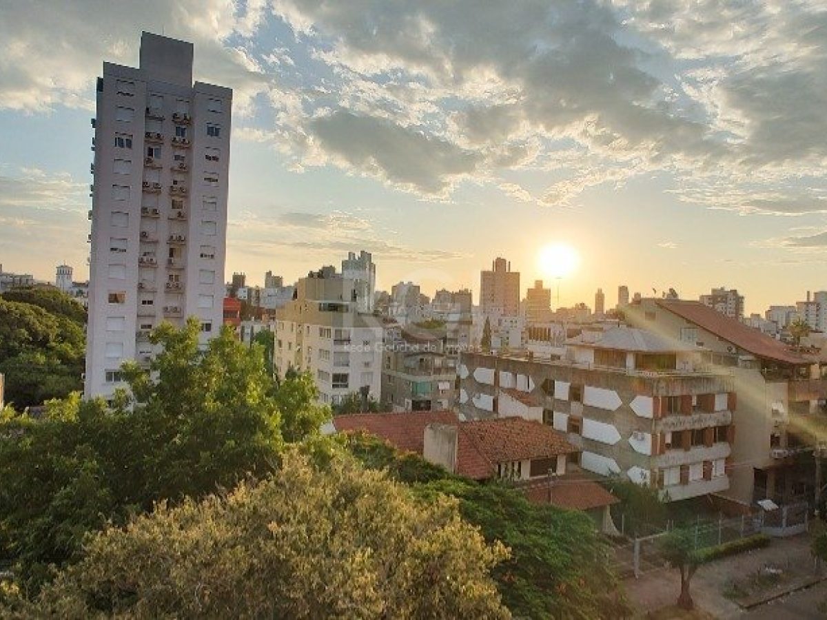 Apartamento à venda com 70m², 2 quartos, 1 suíte, 2 vagas no bairro Petrópolis em Porto Alegre - Foto 1