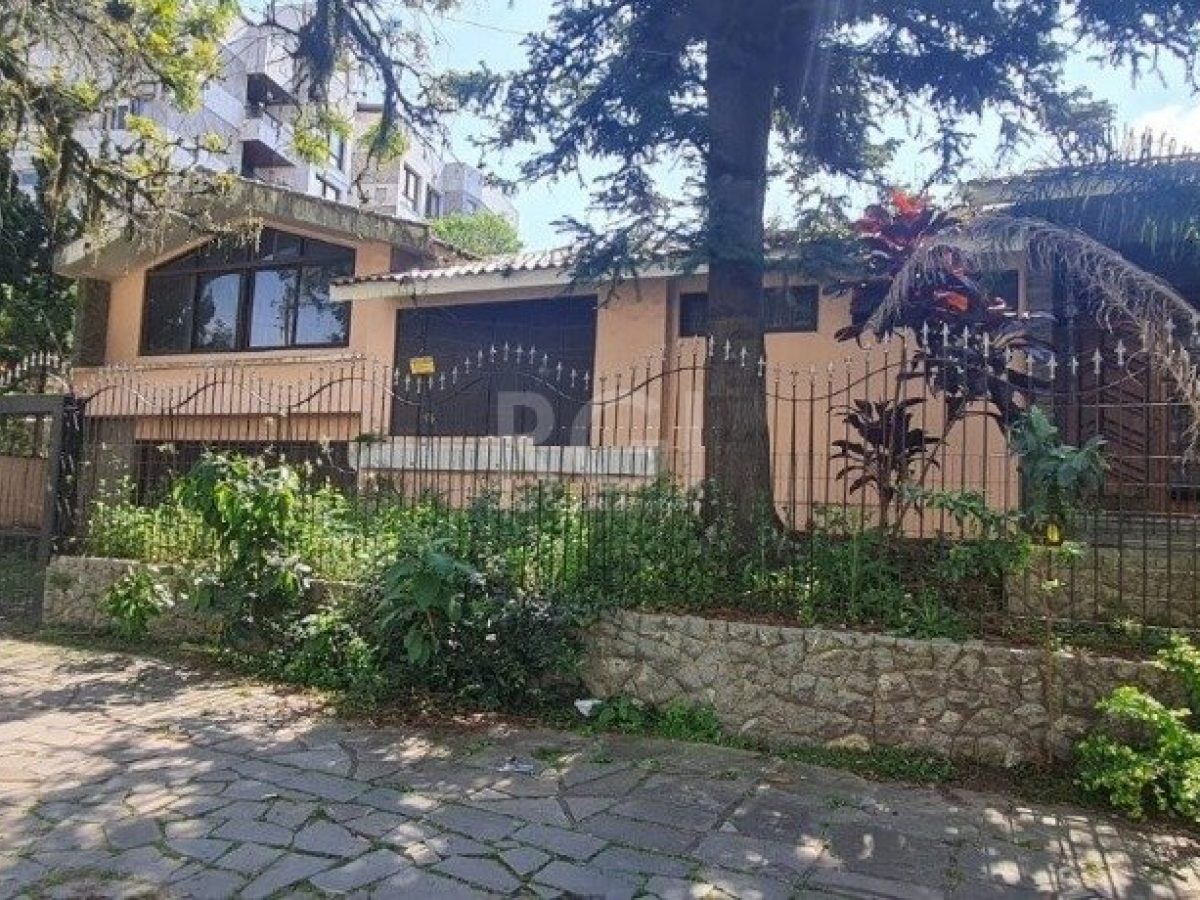 Casa à venda com 400m², 4 quartos, 1 suíte, 4 vagas no bairro Jardim Lindóia em Porto Alegre - Foto 1