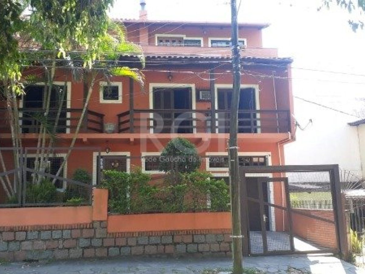 Casa à venda com 220m², 4 quartos, 1 suíte, 2 vagas no bairro Tristeza em Porto Alegre - Foto 1