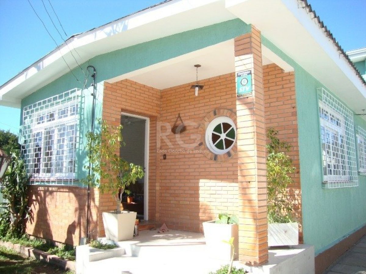 Casa à venda com 140m², 3 quartos, 2 suítes, 1 vaga no bairro Partenon em Porto Alegre - Foto 1