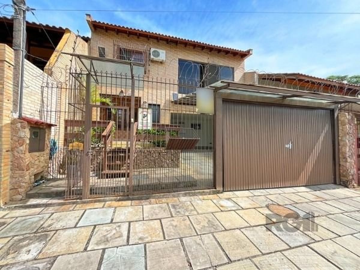 Casa à venda com 240m², 4 quartos, 2 suítes, 4 vagas no bairro Ipanema em Porto Alegre - Foto 1