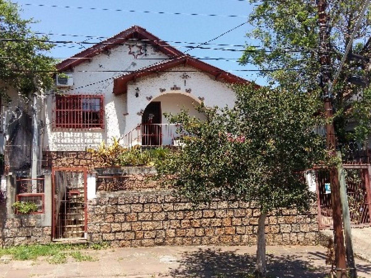 Casa à venda com 128m², 2 quartos, 6 vagas no bairro Medianeira em Porto Alegre - Foto 1