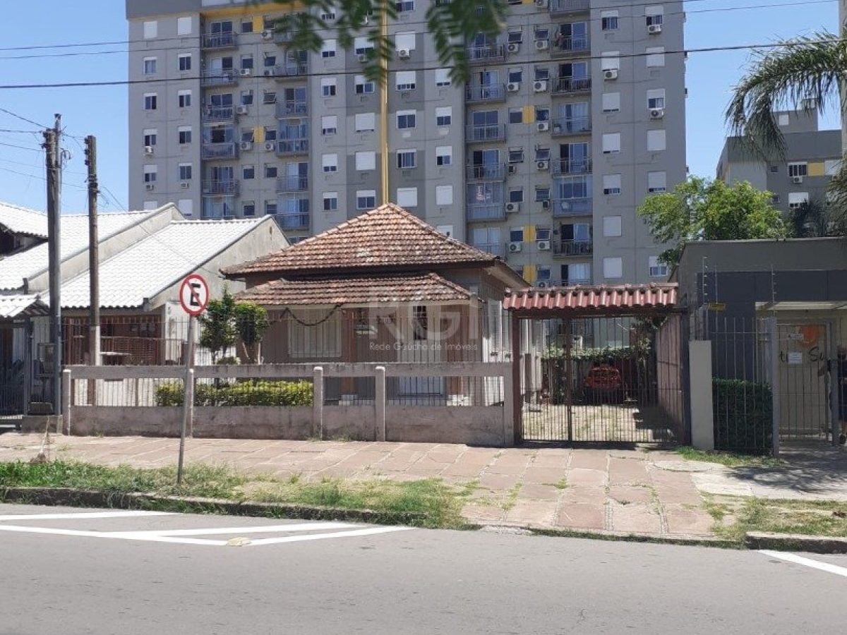 Casa à venda com 440m², 2 quartos no bairro Tristeza em Porto Alegre - Foto 1