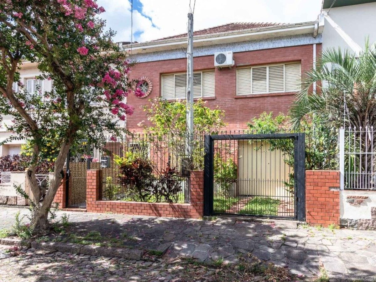 Casa à venda com 118m², 2 quartos, 2 vagas no bairro Medianeira em Porto Alegre - Foto 1