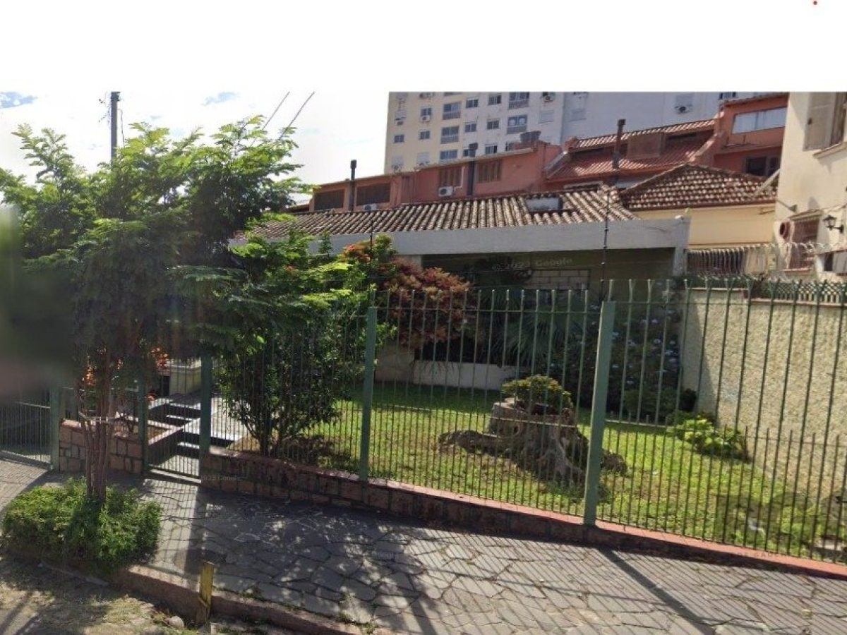 Casa à venda com 250m², 3 quartos, 1 suíte, 2 vagas no bairro Glória em Porto Alegre - Foto 1